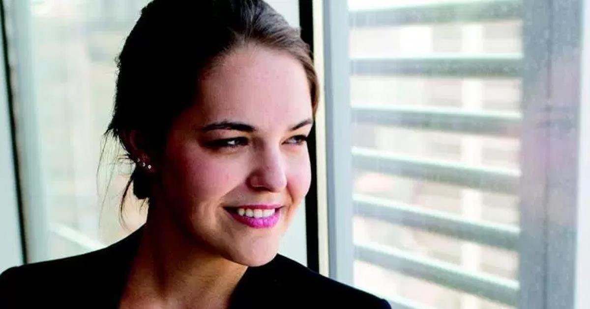 Melanie Deziel header ()