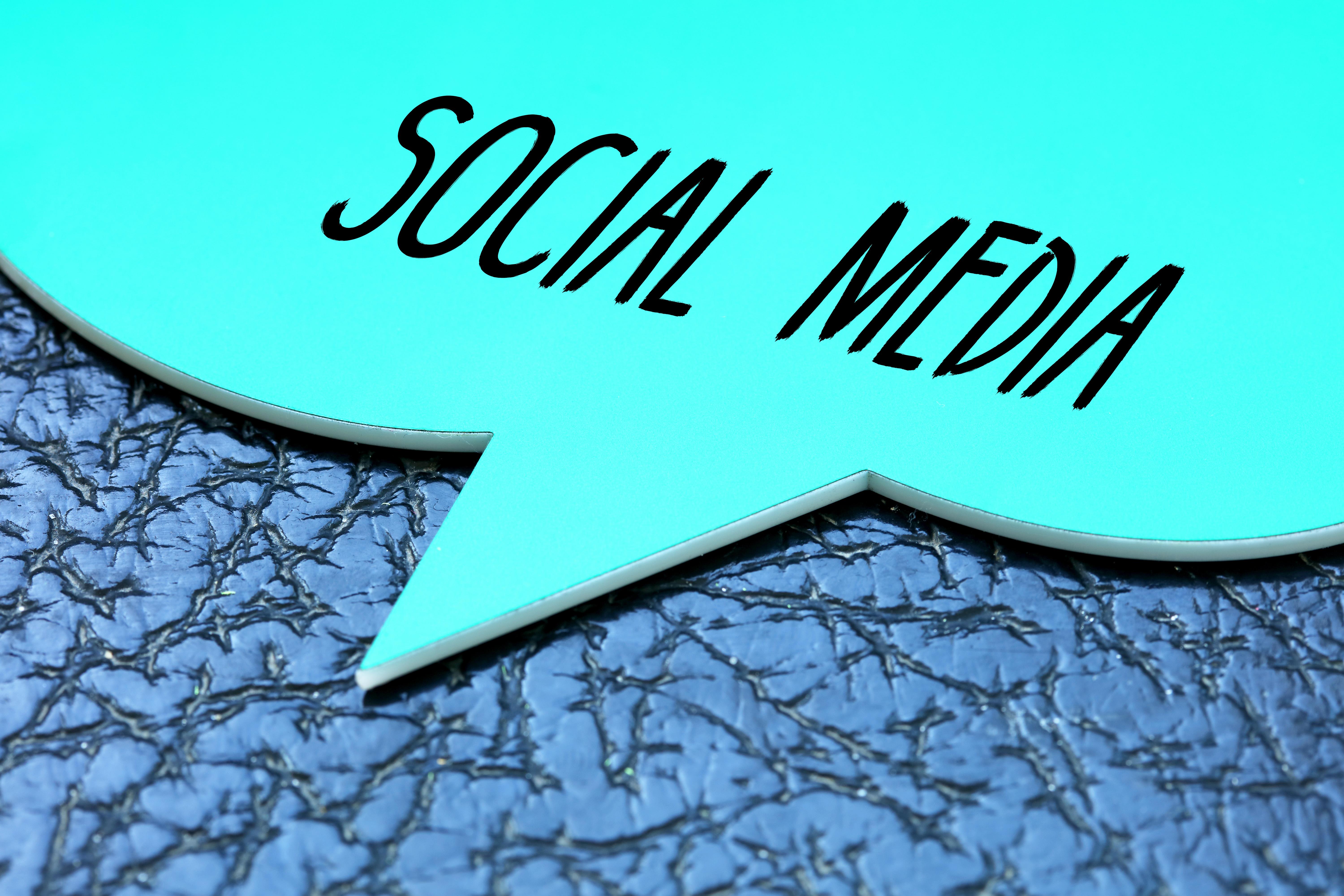 Social media ()
