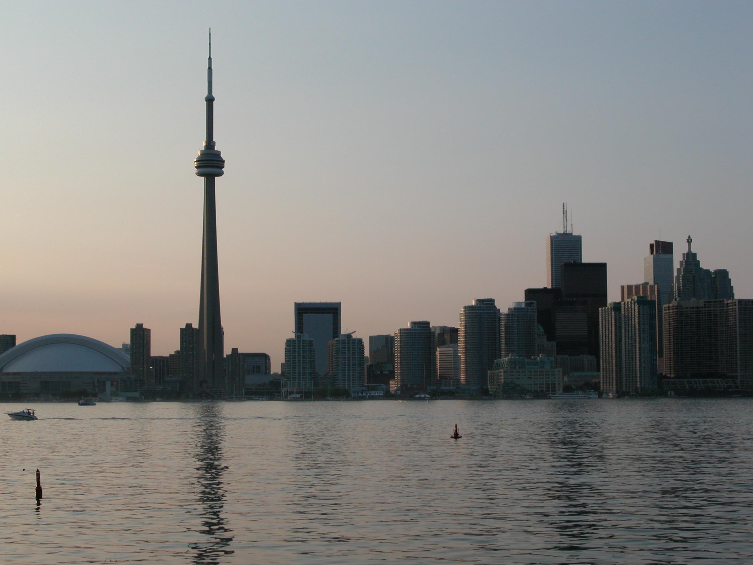 Toronto on the river ()