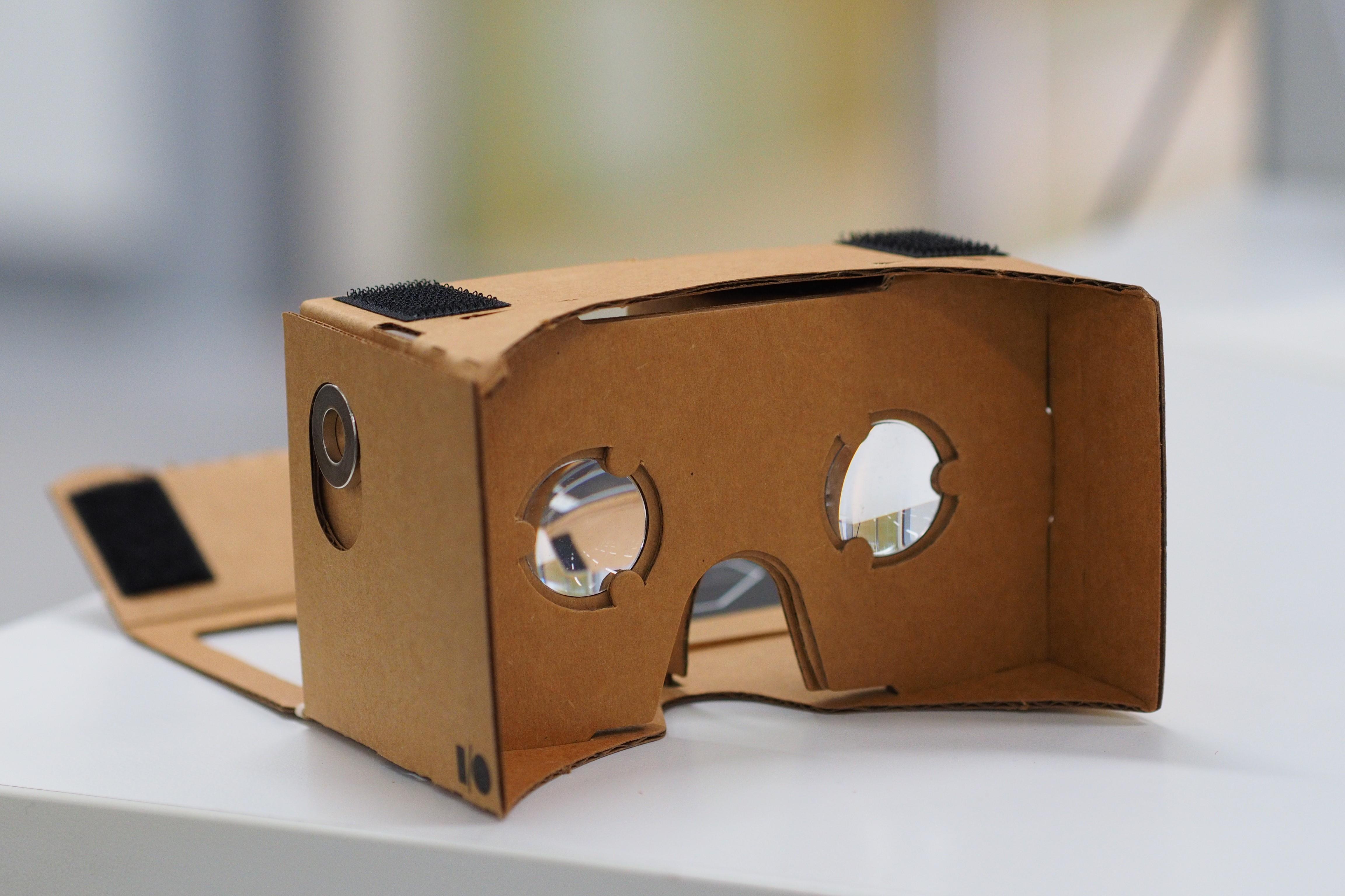 Google cardboard ()
